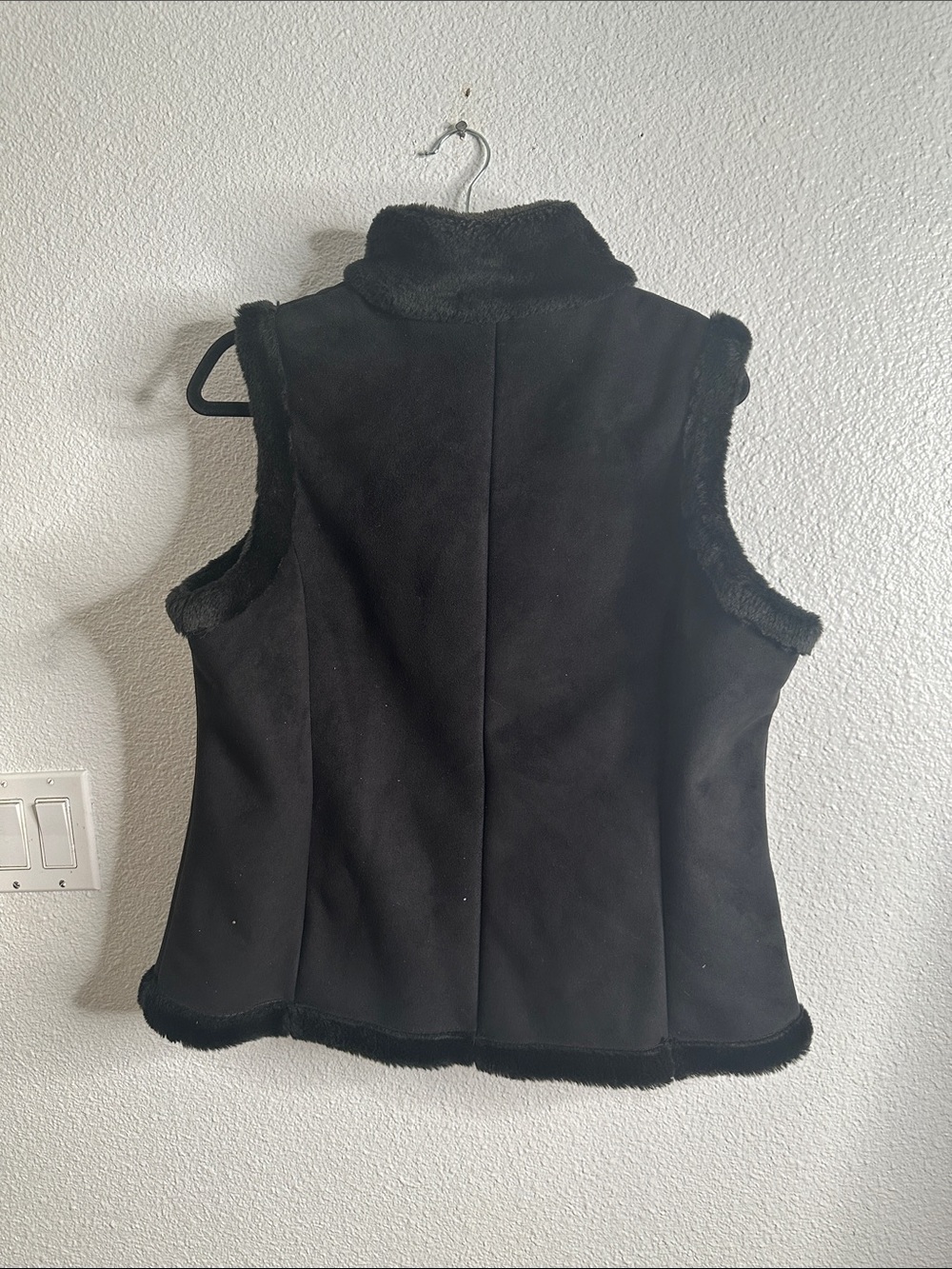 Cold water Greek Classic Black Faux-Shearling Vest size 10 - Picture 3 of 10